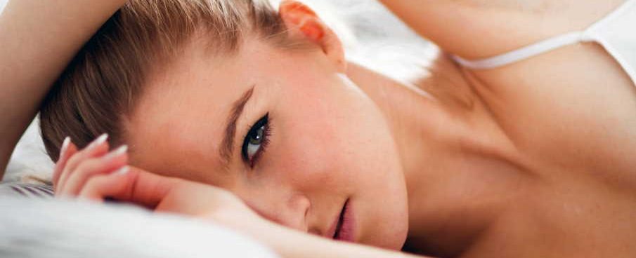 Does sleeping with mascara ruin your eyelashes?