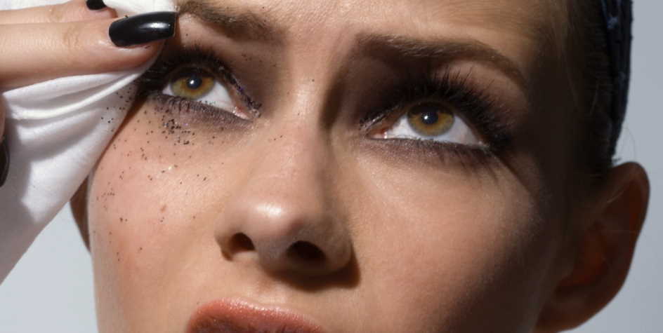 Does Sleeping With Mascara Ruin Your Eyelashes?